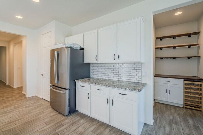 Building Photo - Bright & Stylish 3BR Home in La Estancia |...