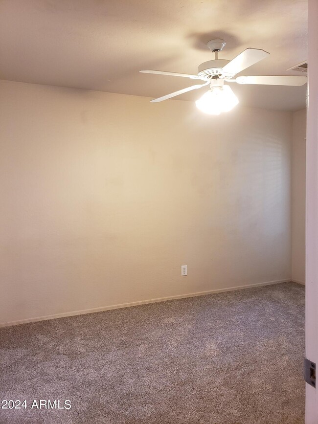 Building Photo - 8624 N 68th Dr