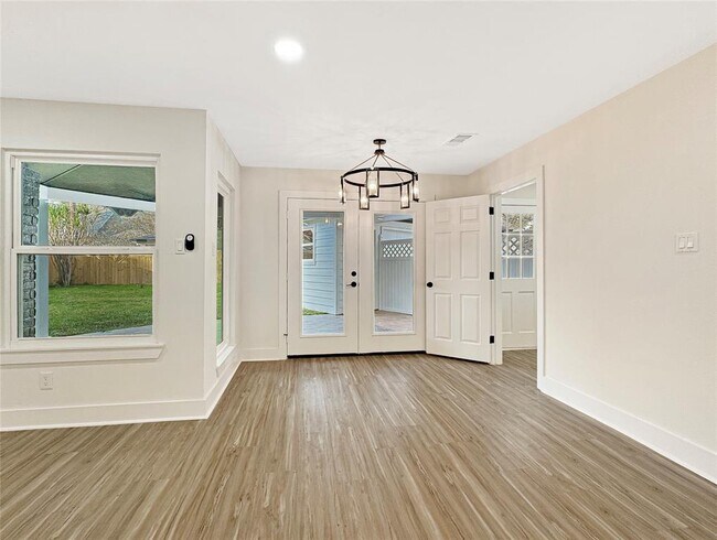 Building Photo - 5034 Oak Shadows Dr