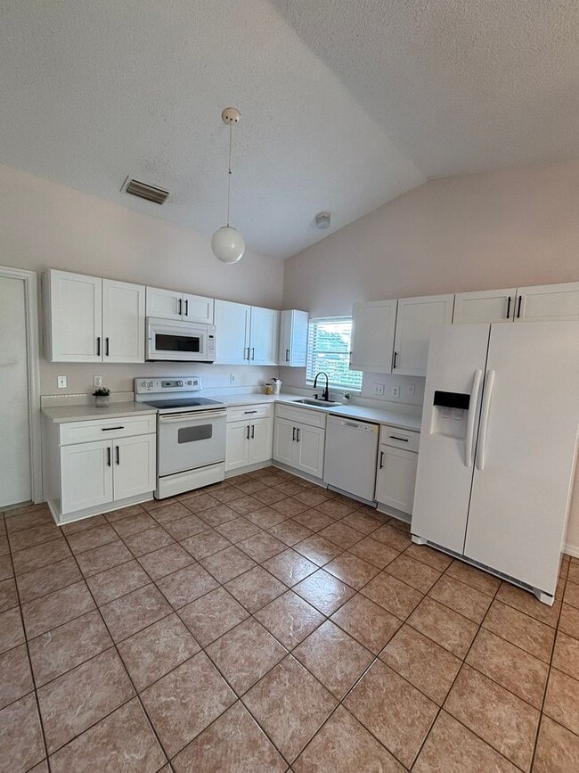 Building Photo - Beautiful Home in the Heart of Clermont – Prime Location!