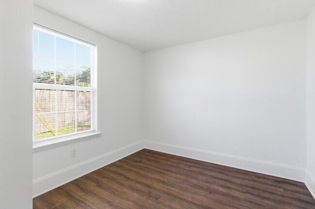 Building Photo - 17 Timberwood Ct