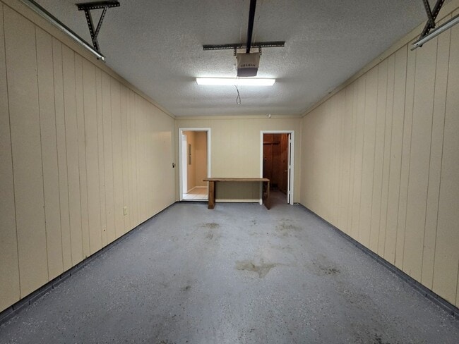 Building Photo - 1520 Crowndale Dr