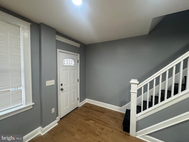 Building Photo - 3221 Lyndale Ave