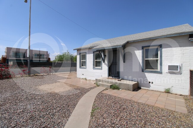 Primary Photo - 1022 S Montezuma Ave