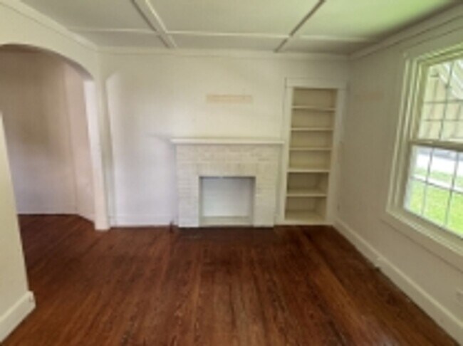 Building Photo - 147-B Center Street