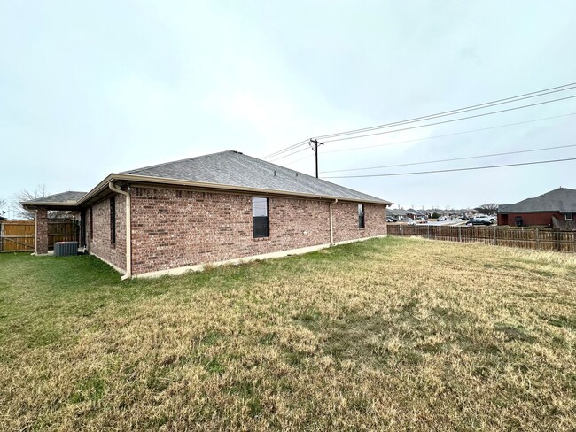 Building Photo - Available Now! 3 Bedroom 2 Bath in Killeen Tx