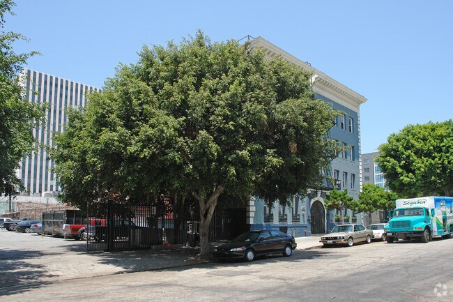 Building Photo - Shatto Place