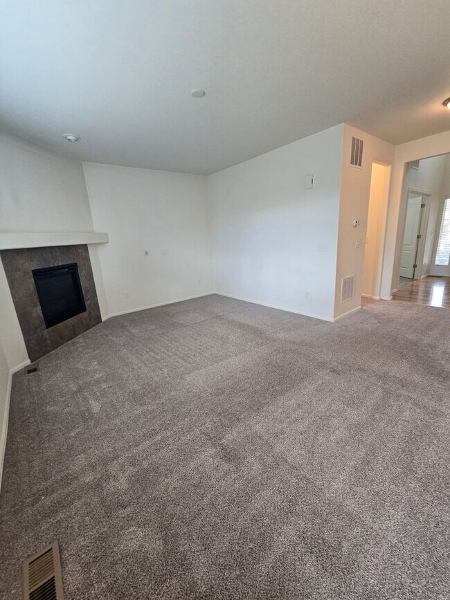 Building Photo - Beautiful 4-Bed, 3.5-Bath Home with Mounta...