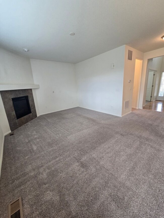 Building Photo - Beautiful 4-Bed, 3.5-Bath Home with Mountain Views on Quiet Cul-de-Sac