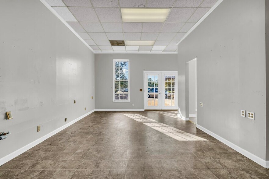 Building Photo - 463 Commerce St