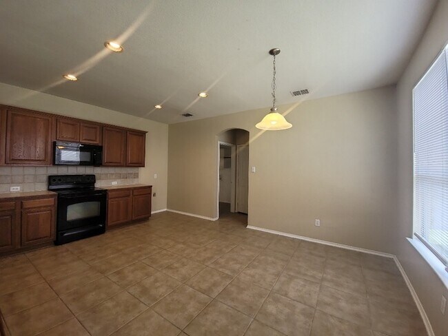 Building Photo - Huge Forney home 3/2/2