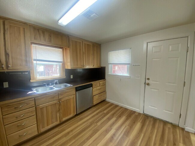 Building Photo - 310 Gregory Dr