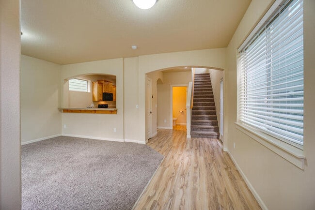 Building Photo - BEAUTIFUL THREE BEDROOM IN HAZEL DELL