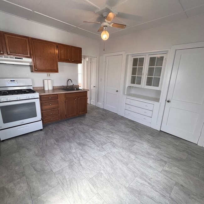 Building Photo - 14 Fairview Ave