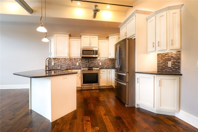 Building Photo - 64 E Market St