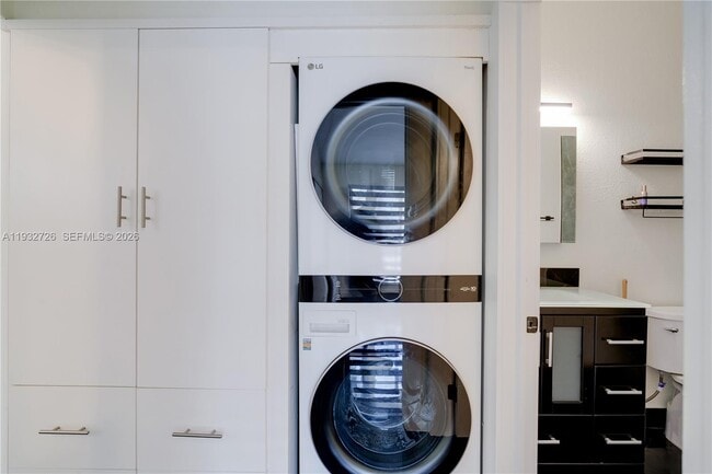 Building Photo - 14805 SW 74th Ln