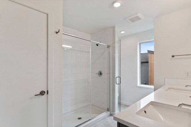 Building Photo - 32742 Hemlock Ave SE