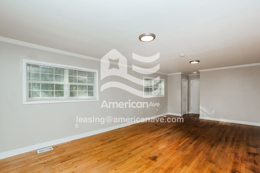 Building Photo - 514 Naples Rd