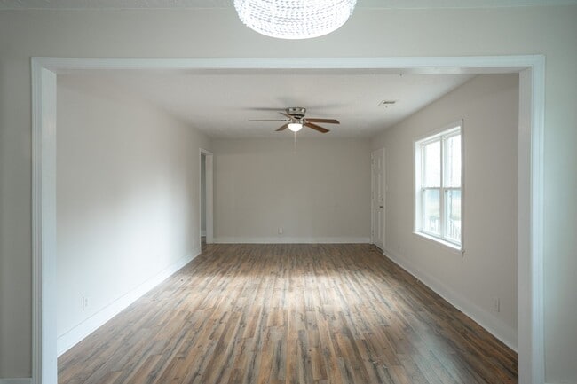 Building Photo - 2001 Hiram Rd