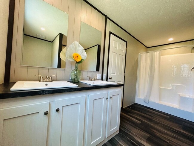 Building Photo - 575 Payne Creek