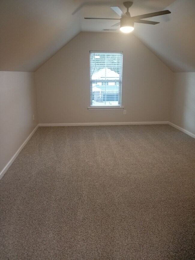 Building Photo - Spring Lake