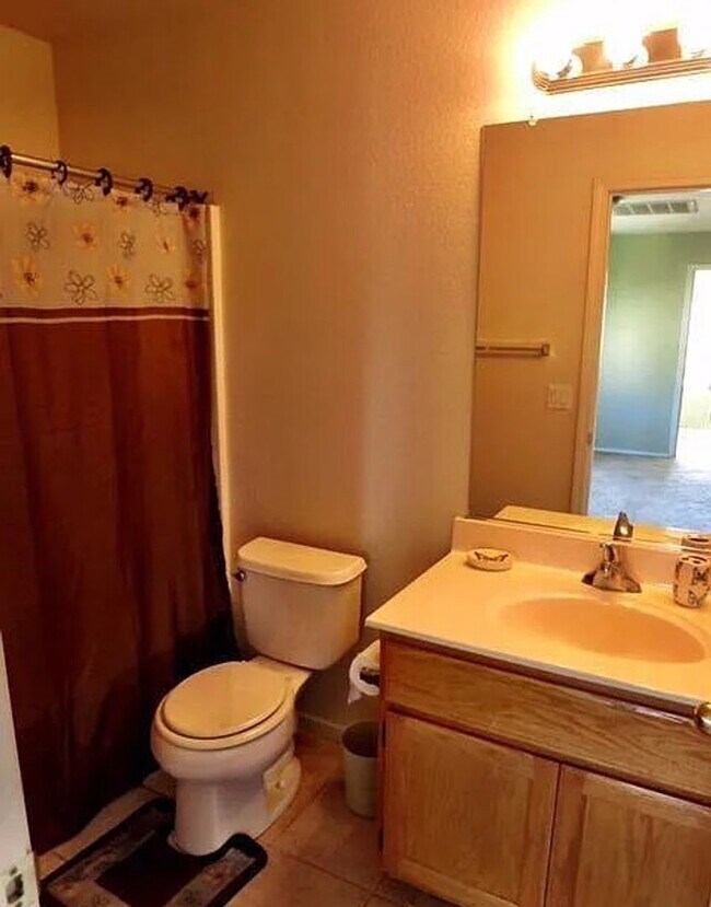 Building Photo - Your Next Home in One of Roseville’s Most Desired Neighborhoods!