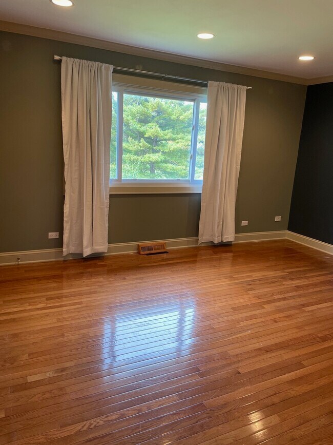 Building Photo - 4504 Normandy Dr