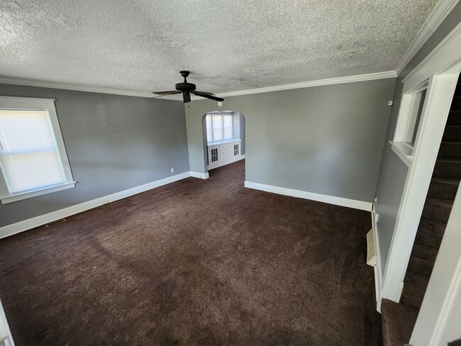 Building Photo - 3 Bedroom House