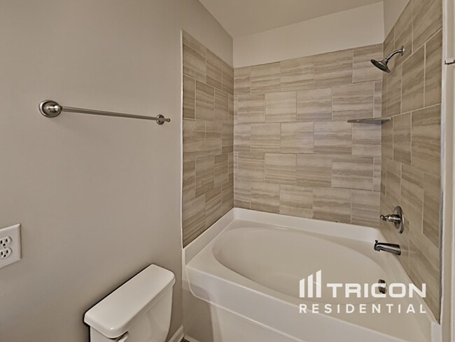 Building Photo - 409 Riverwood Ct