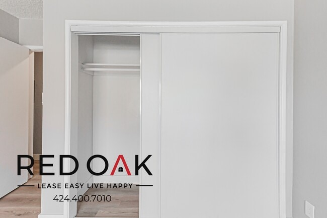 Building Photo - 15405 Vanowen St