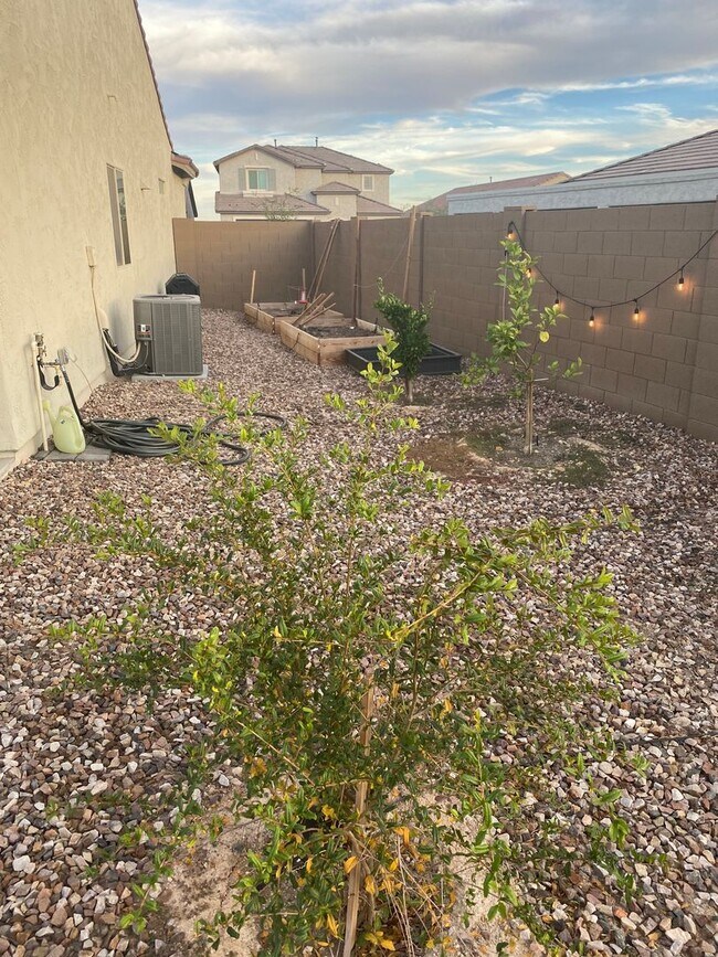 Building Photo - Fully furnished short term rental in Florence w/heated pool and spa