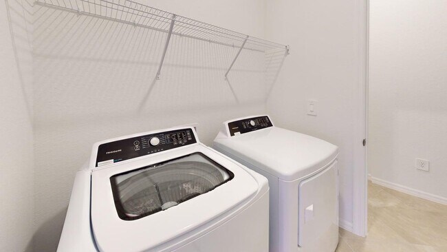 Building Photo - 1548 Sandlewood Cir