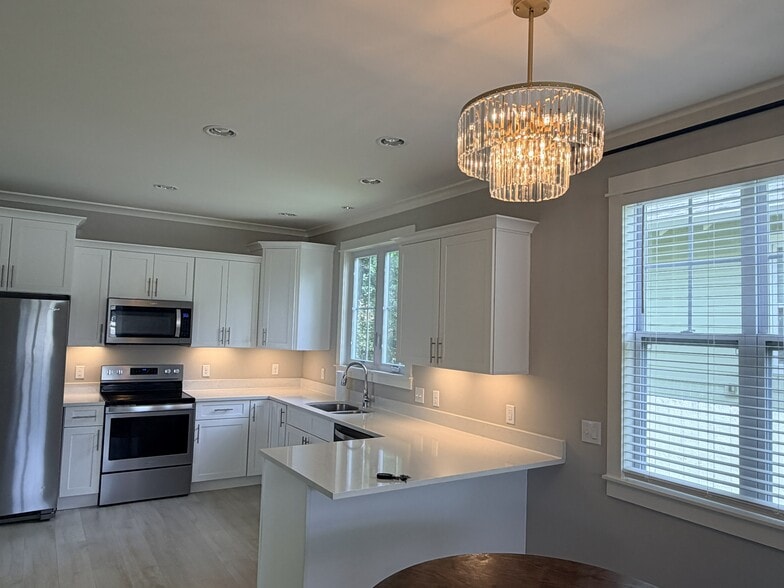 Building Photo - 417 Juniper Dr