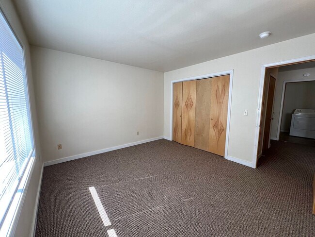 Building Photo - 1300 N Brooklane St