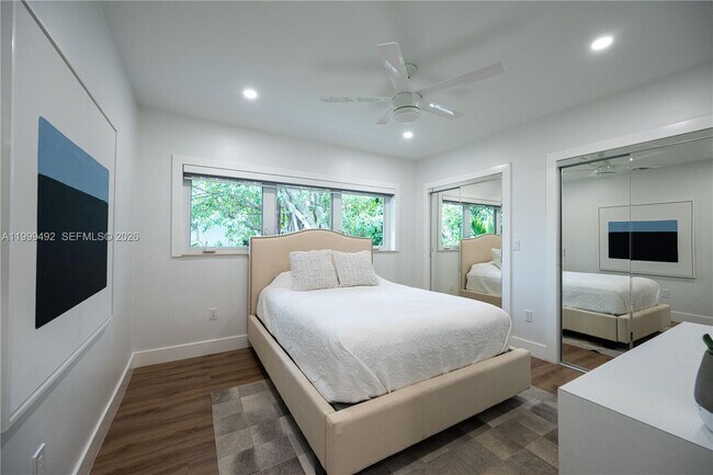 Building Photo - 7125 Los Pinos Blvd