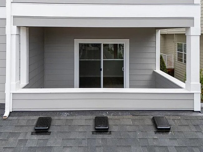 Building Photo - 865 SW Grove St