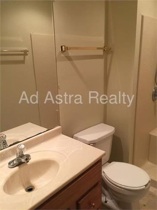 Building Photo - Platte City 2 Bedroom Duplex-Coming SOON!!