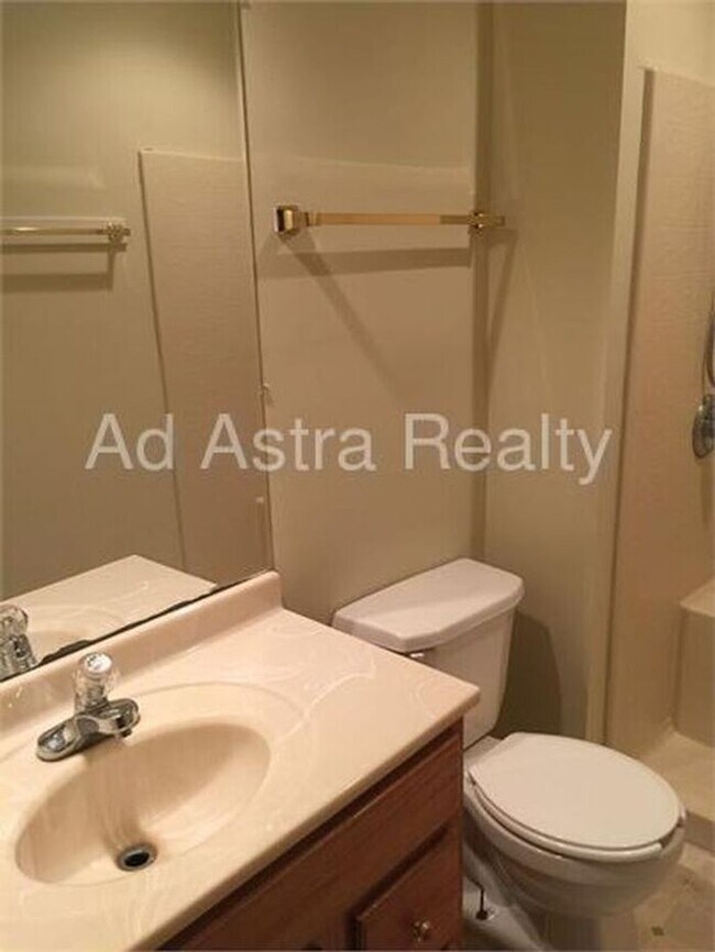 Building Photo - Spacious 2 Bedroom Platte City Duplex-Available NOW!!