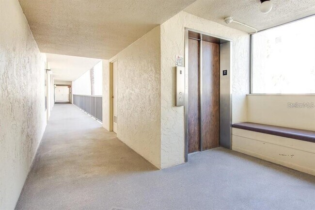 Building Photo - 2615 Cove Cay Dr