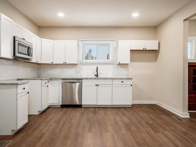 Building Photo - 1390 Sullivant Ave