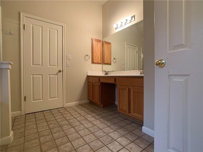 Building Photo - 5726 Taylorcrest Dr
