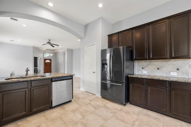 Building Photo - 5814 Dayln Ct