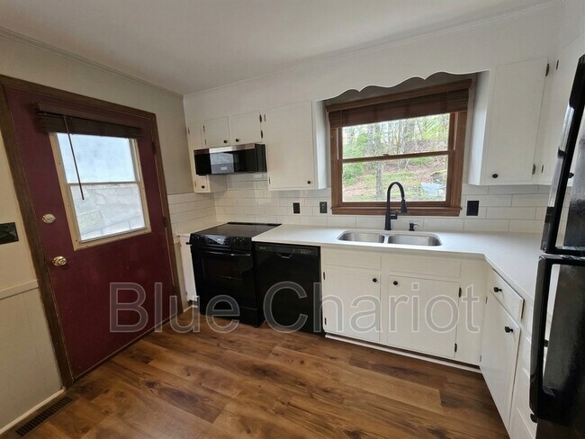 Building Photo - 1705 Smith Level Rd