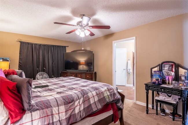 Building Photo - 3034 Deer Valley Dr