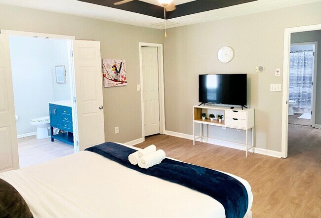 Building Photo - 220 Brookstone Trail