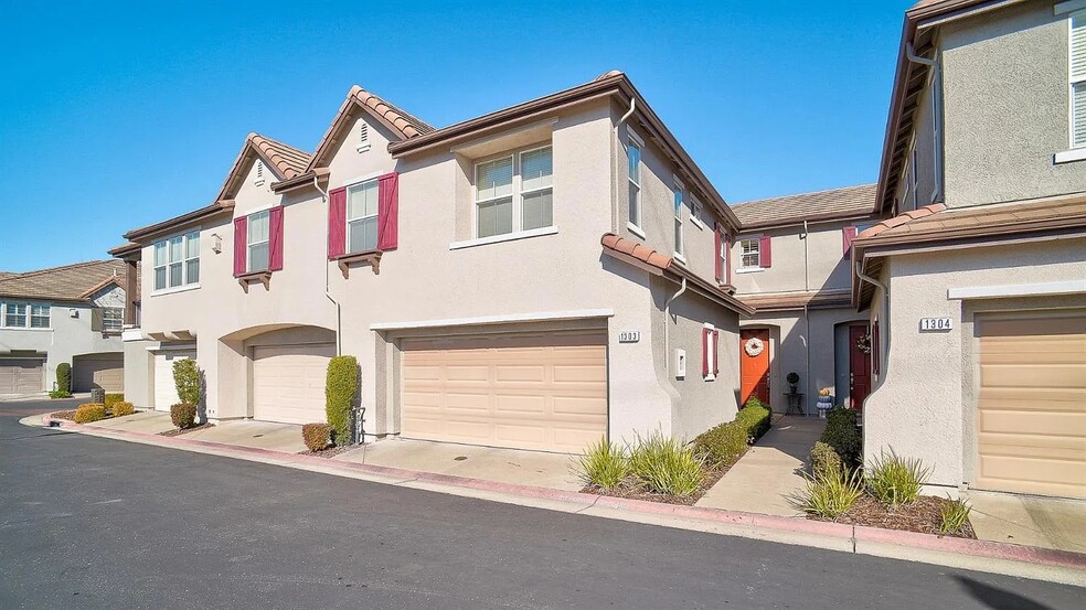 Building Photo - 1303 Rivage Cir