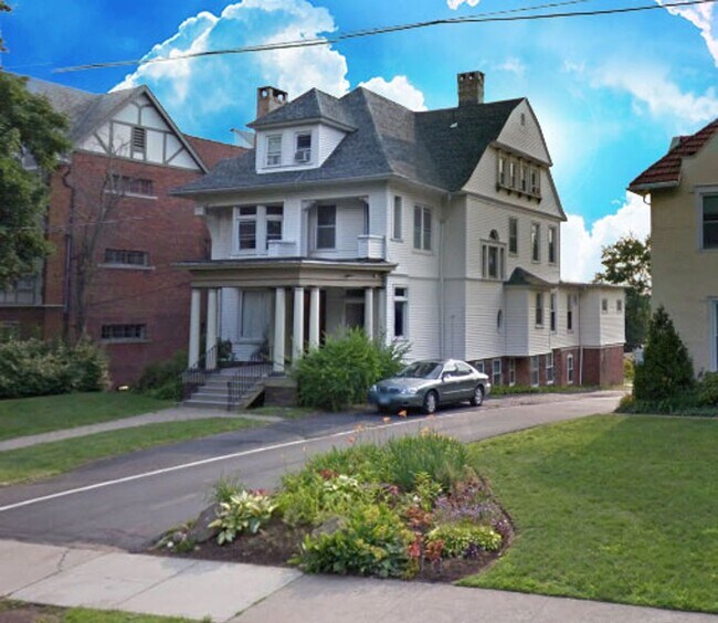 Building Photo - FG Rooms and Short Term Rentals