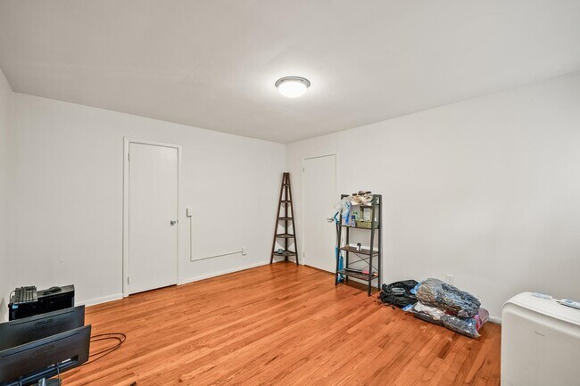 Building Photo - 246 Sip Ave
