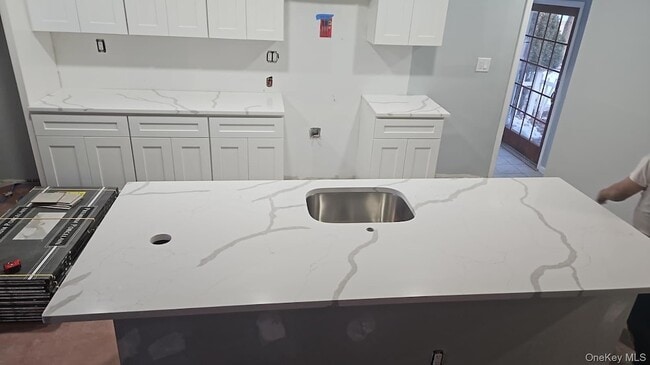 Building Photo - 8 Dee Pl