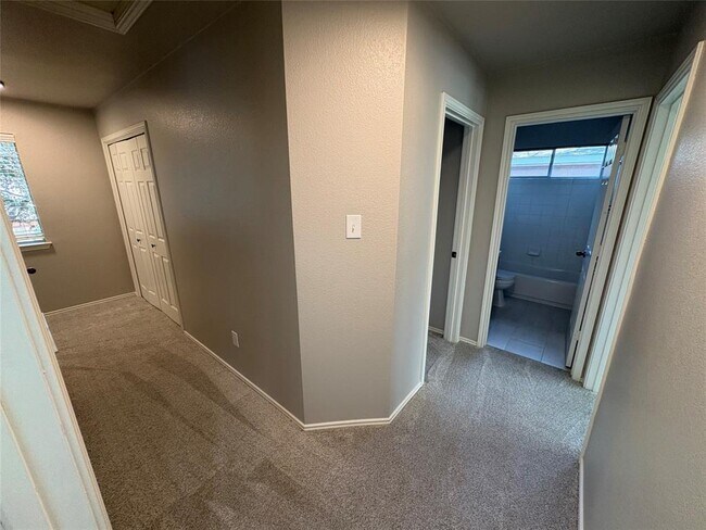 Building Photo - 2109 Rockland Dr